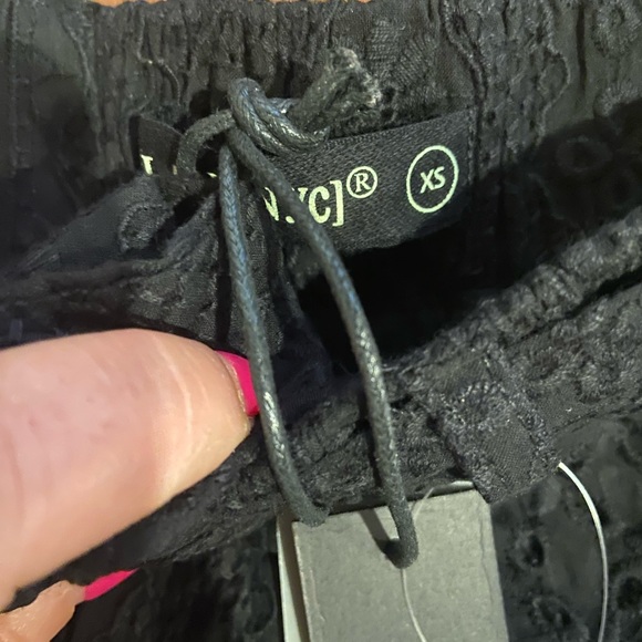 NWT! Blank NYC eyelet shorts Sz xsmall - Picture 2 of 4
